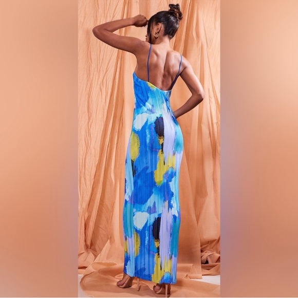 PrettyLittleThing Blue and White Bodycon Maxi Dress - Picture 3 of 11